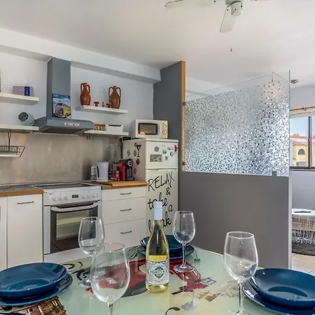 Flh Balcony Flat With Pool Daire