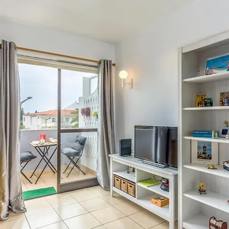 Flh Balcony Flat With Pool Daire *