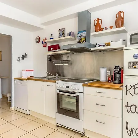 Flh Balcony Flat With Pool Apartamento