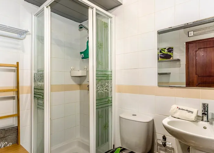 Flh Balcony Flat With Pool Appartamento *